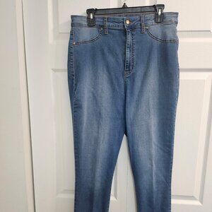 FASHION NOVA. Denim. Jeans. Straight leg. Gently used. Size: 14 W.